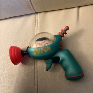 Vintage Mars attacks trendmaster 1996 throbbing eyeball gun . Works !